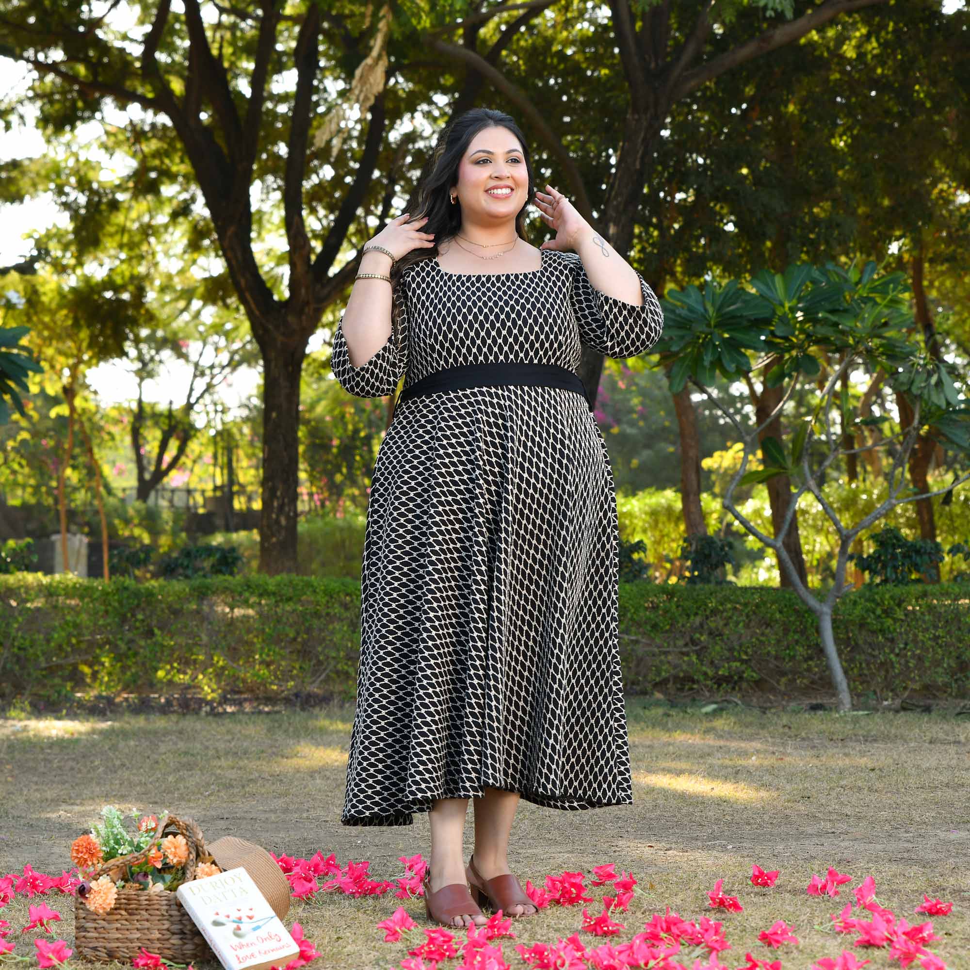 Berlin- Black & Ivory Knitted Fit n Flair Dress - Image 11